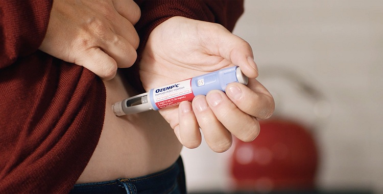 Administering semaglutide injection (Ozempic) in Singapore
