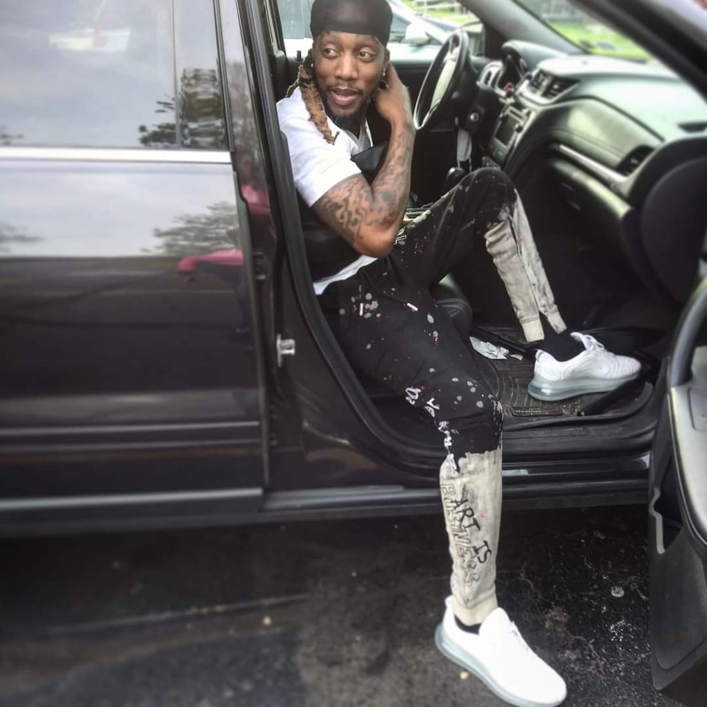 Mu Diamonds official image sitting in car