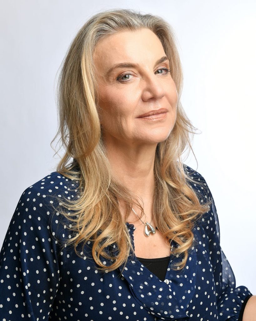 Holly Hudson, Comedian and Elite Ghostwrite