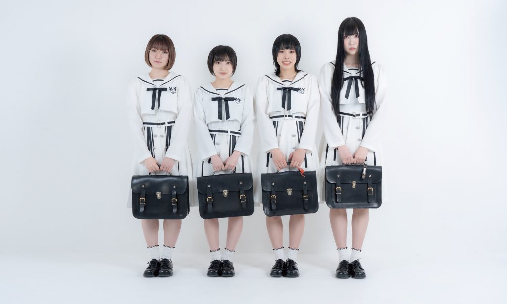 CHICKEN BLOW THE IDOL