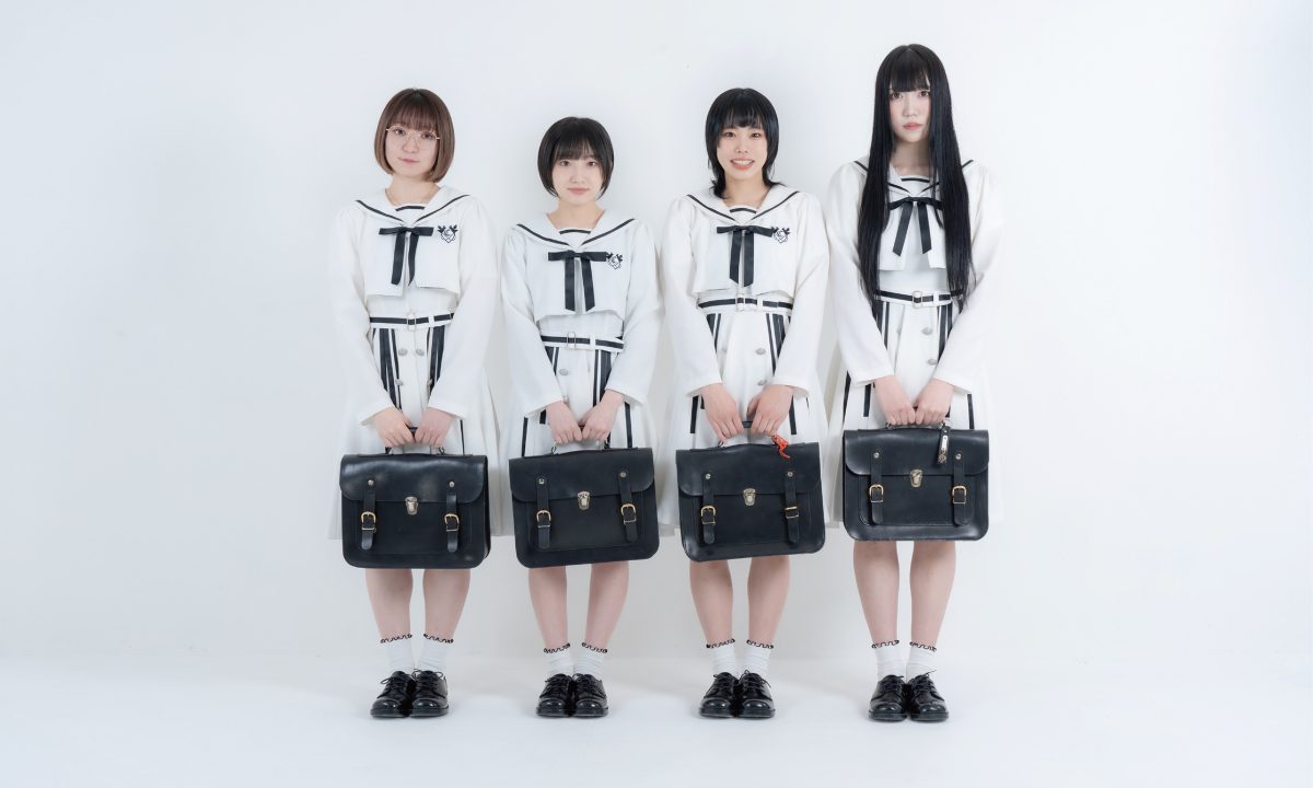 CHICKEN BLOW THE IDOL