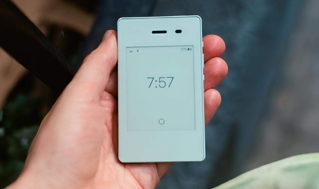pgLang's Light Phone Unveiled